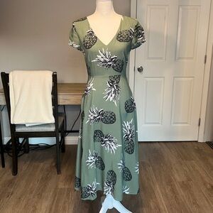 BB Dakota Sage Green Pineapple Print Short Sleeve Midi Dress - Size S